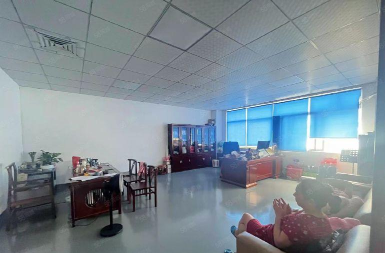 塘厦石鼓楼上精装修900平不要转让费，形象超好3吨货梯带喷淋