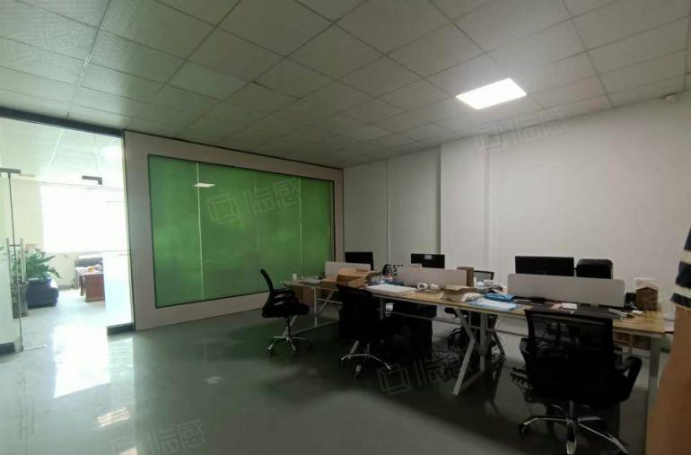 塘厦石鼓新出楼上厂房550平部分无尘车间，价格优惠出租！