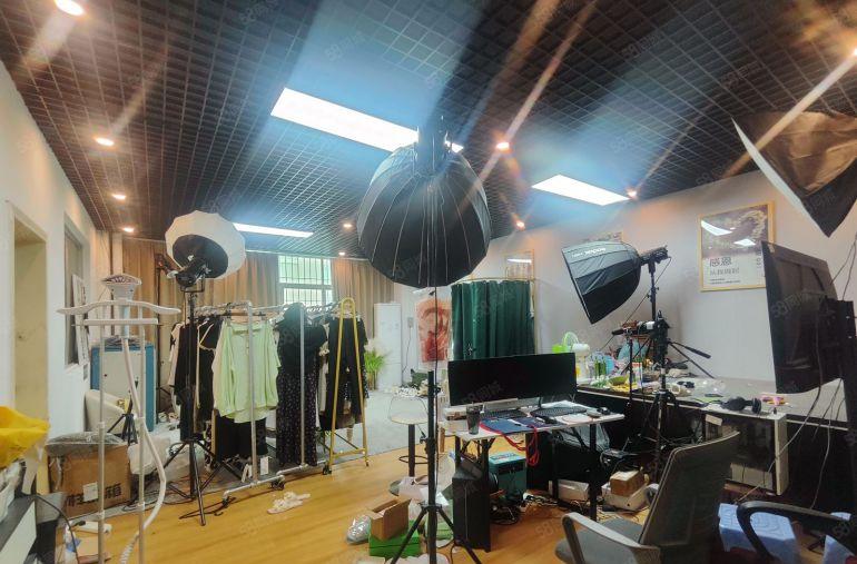 塘厦原房东独院二楼厂房1500平精装修无尘车间可分租，形象好