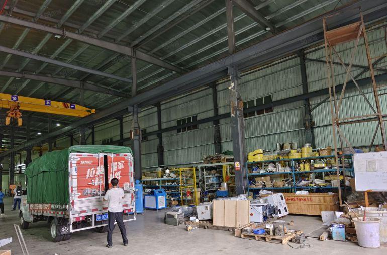 塘厦大坪新出单一层钢构厂独院3700平厂房出租，带航车