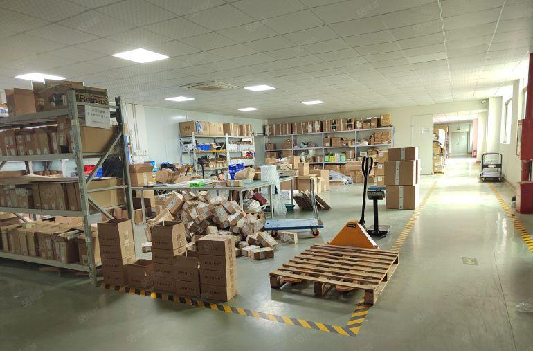 塘厦石鼓大工业3楼1000平厂房招租有红本精装修适合电子电商