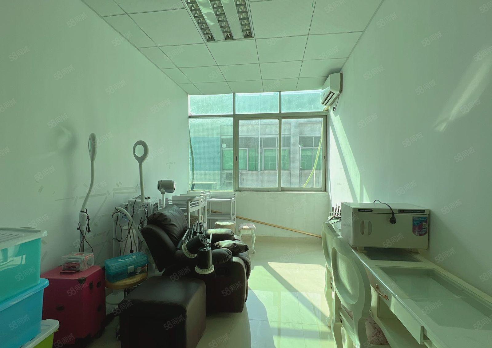 出租全新标准厂房楼上空出1300平方，现成水电装修，易招工