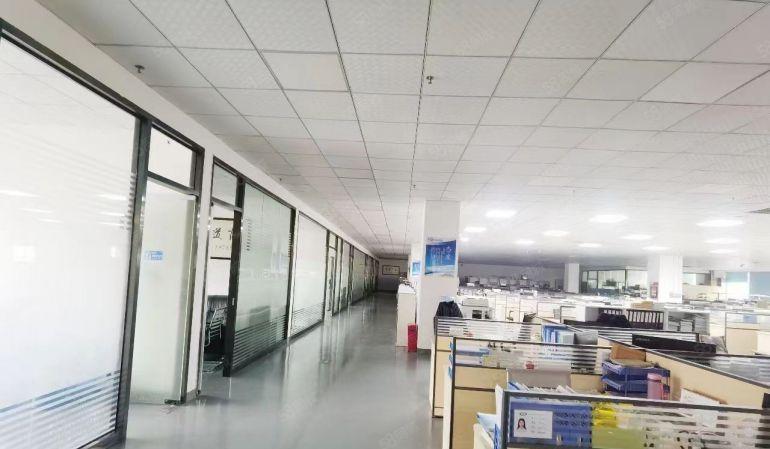 塘厦高速口沙湖新出原房东楼上2500平厂房仓库出租，拎包生产