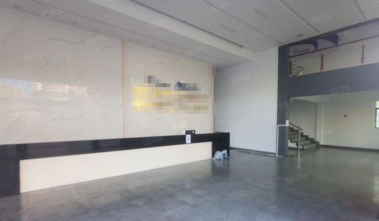 塘厦外环高速口石鼓新出村委楼上4000平厂房仓库出租，大小分