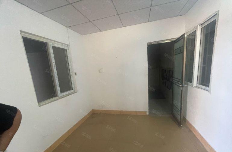 塘厦石鼓钢结构厂房滴水8米，进挂车，带办公室，现成水电