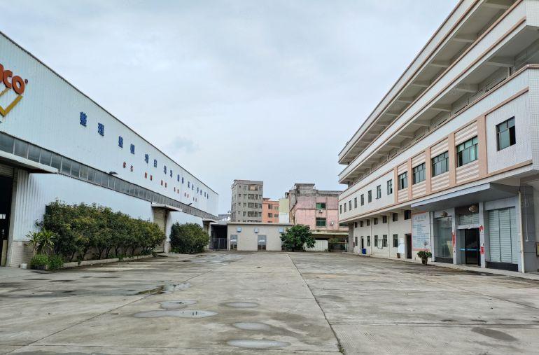 寮步新建厂房滴水10米，旁边无居民，在大马路边！大小好分租