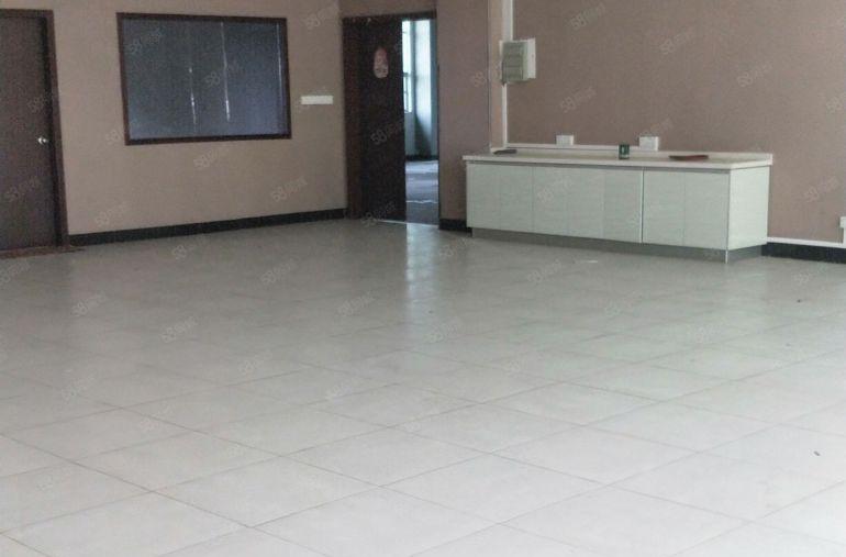 寮步 下岭贝 一楼 厂房 800平方,价格便宜，急租!