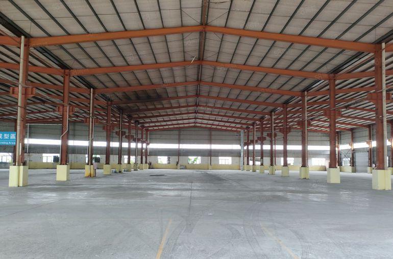 寮步新建厂房滴水10米，旁边无居民，在大马路边！大小好分租