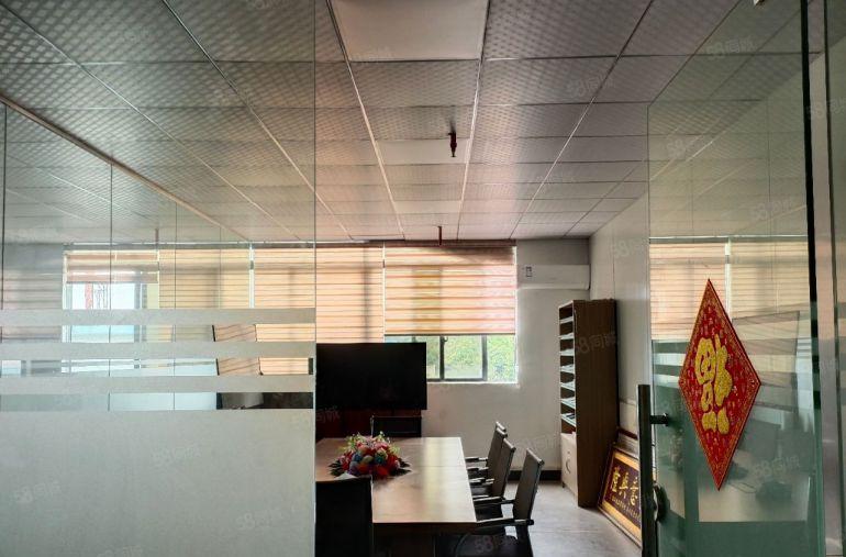 寮步镇原房东厂房一楼，可以架航车，有现成水电办公室配套宿舍。