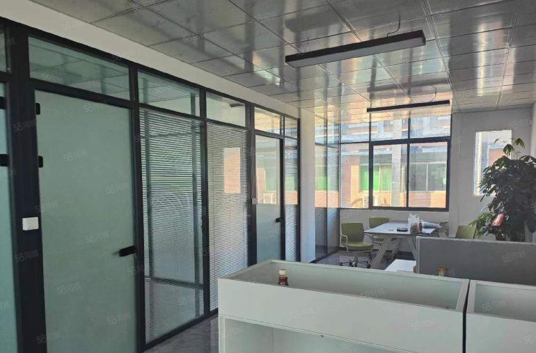 豪华装修办公室全新地坪漆厂房低价出租