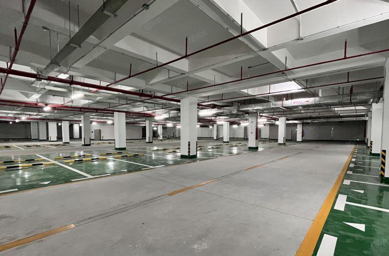 原房东红本直租，高速出口，主干道旁，空地超大