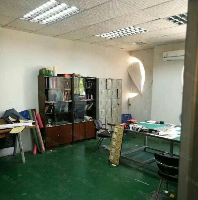 寮步岭厦即将空出二楼整层600平方，精装修，九成新