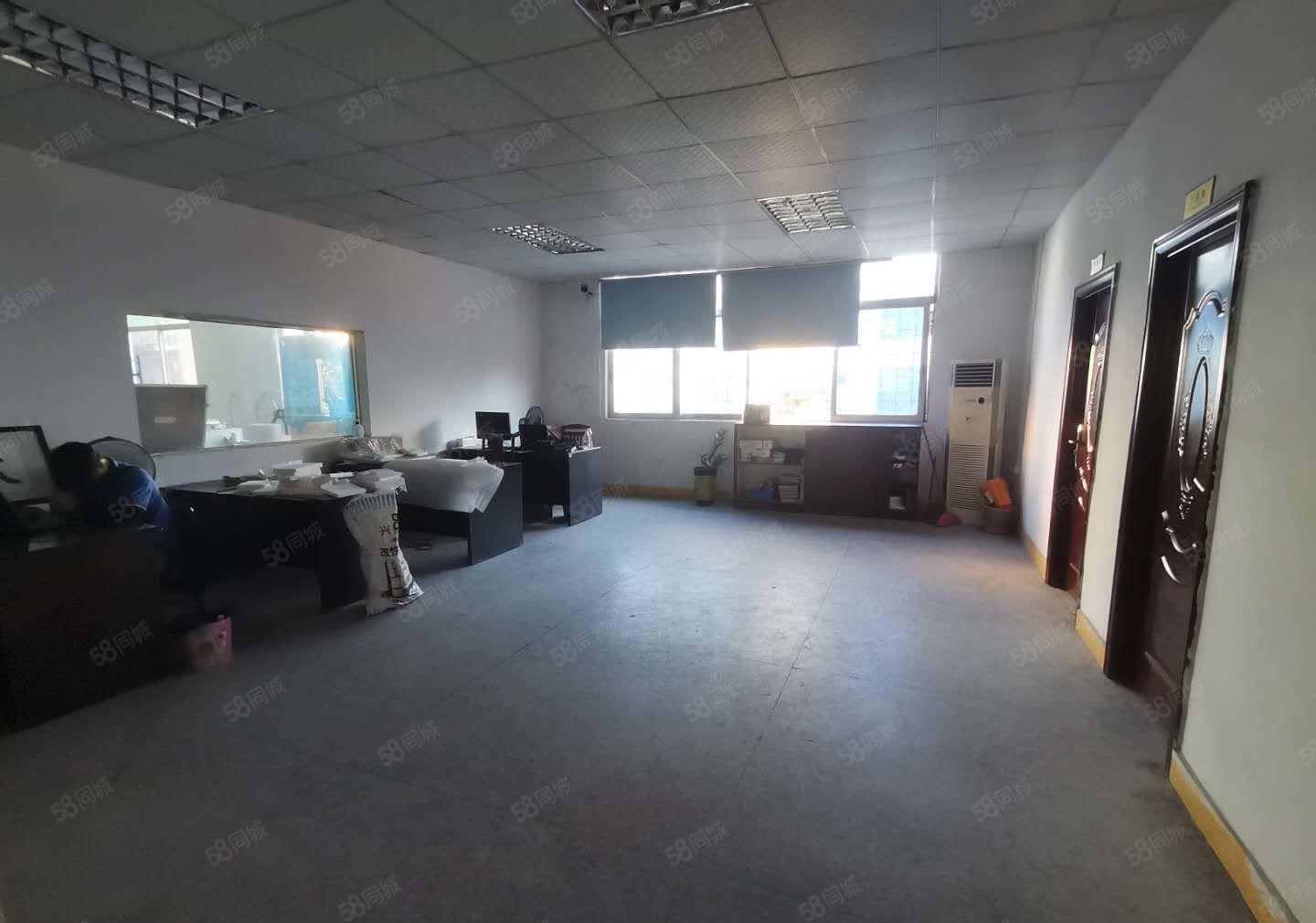 寮步浮竹山新出1100平有办公室，厨房，厕所，水电齐全