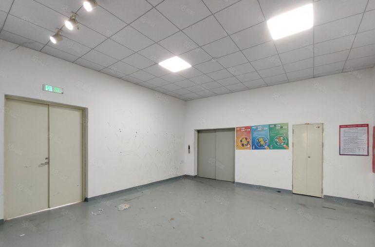 寮步泉塘2800平方厂房出租，办公室带装修有地坪漆只租10元
