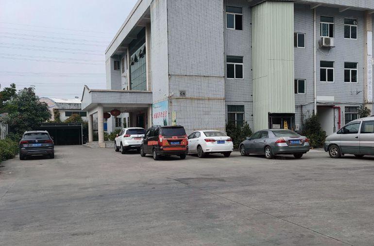 寮步岭厦即将空出二楼整层600平方，精装修，九成新