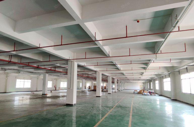 寮步楼上2500平方厂房出租，车间现成地坪漆，实际面积出租