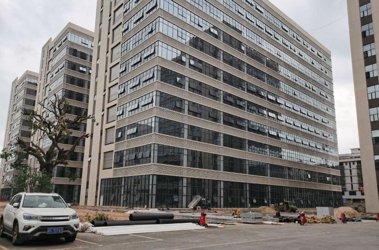 寮步镇原房东全新红本，玻璃幕墙，3万平方高端大气厂房招租