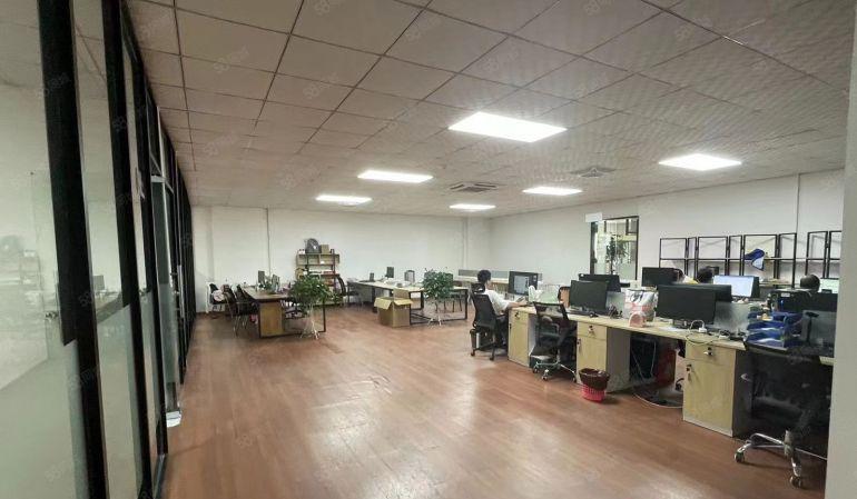 寮步横坑一楼2650平方厂房出租，带现成办公室装修，水电齐全