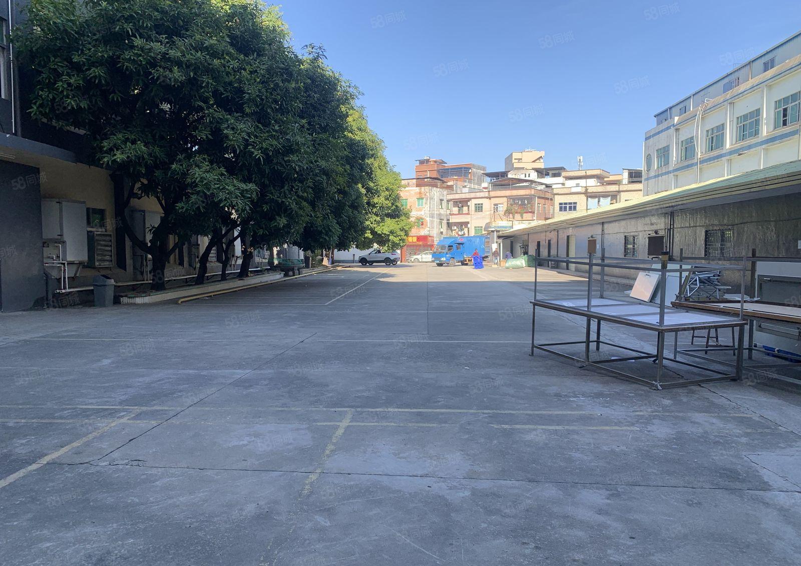 寮步镇石龙坑厂房出租2000平方，形象好空地大9成新!