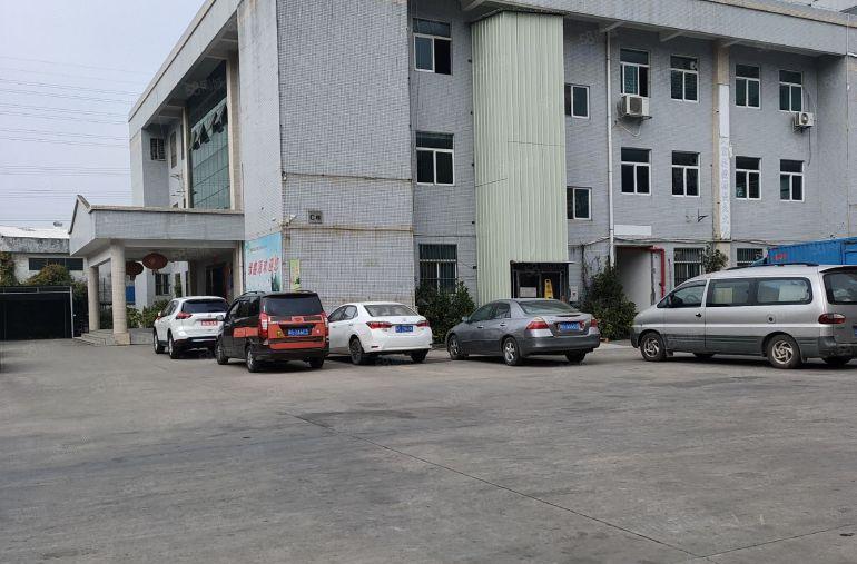 寮步岭厦即将空出二楼整层600平方，精装修，九成新