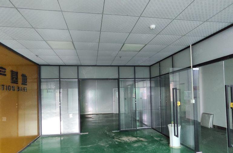 寮步凫山2楼1100平方厂房出租，现成办公室装修，小无尘车间