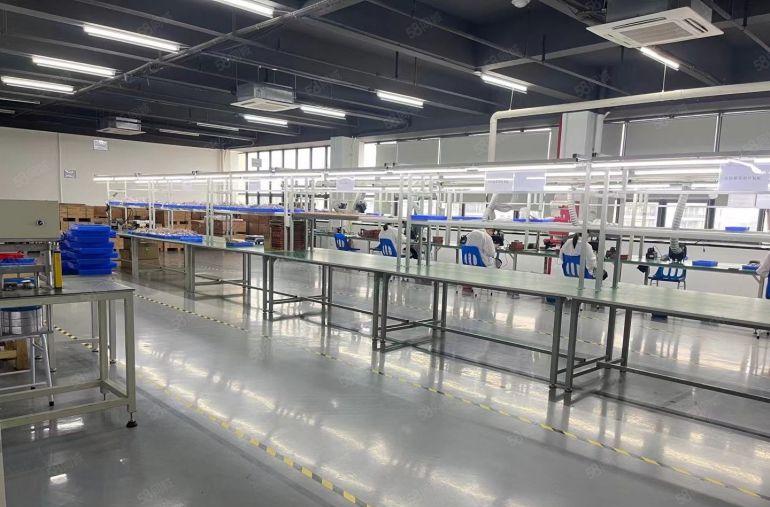 凤岗五联靠平湖新出楼上2000平带精装修厂房出租拎包生产