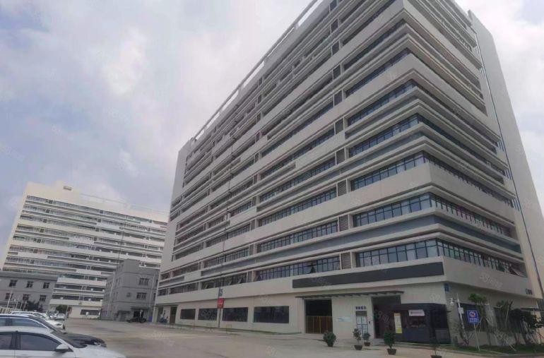 凤岗五联靠平湖新出原房东楼上3300平厂房仓库出租，空地超大