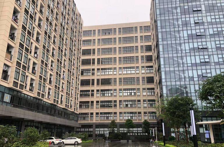 9元租，6个月免租期，凤岗五联新出楼上4000平厂房仓库出租