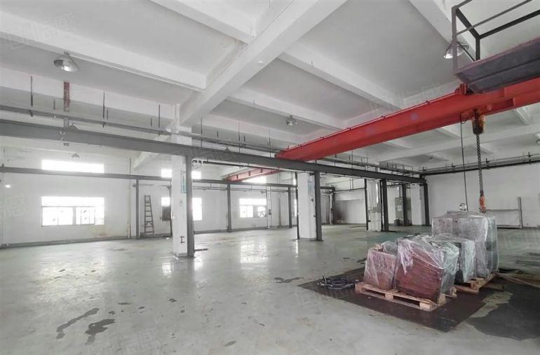 凤岗独院一楼带行车1000平仓库厂房出租，水电齐全可进大车