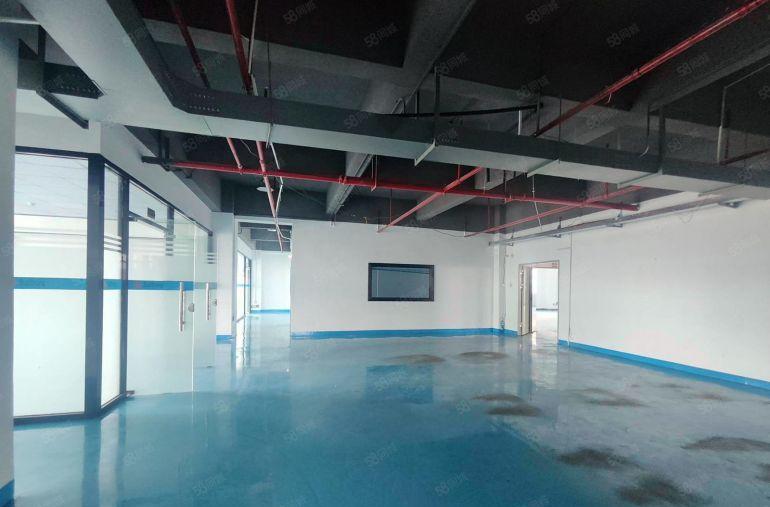 雁田楼上1800平实际面积，车间干净敞亮，现成装修