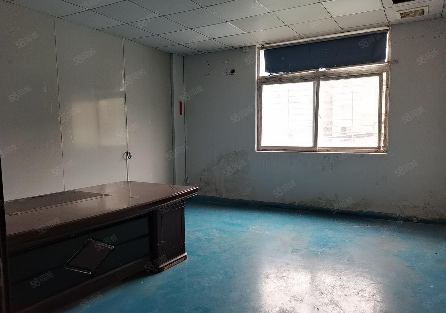 凤岗雁田水贝工业区新出一楼高度5米1350平方，空地大