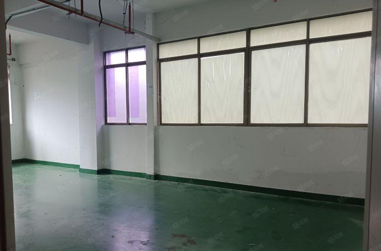 凤岗五联新出原房东带办公室精装修标准厂房二楼1000平招租