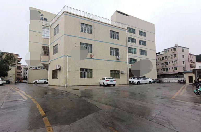 凤岗五联标准厂房二楼2000平出租，带办公室装修，现成水电