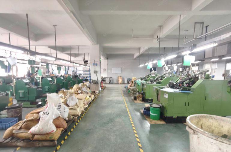 凤岗五联产业园带精装修厂房出租楼上整层2000平方 空地大