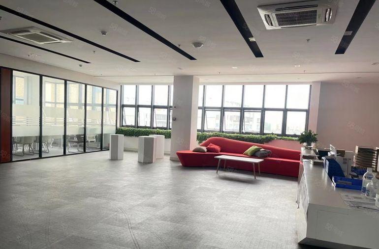 凤岗五联靠平湖新出楼上2000平带精装修厂房出租拎包生产