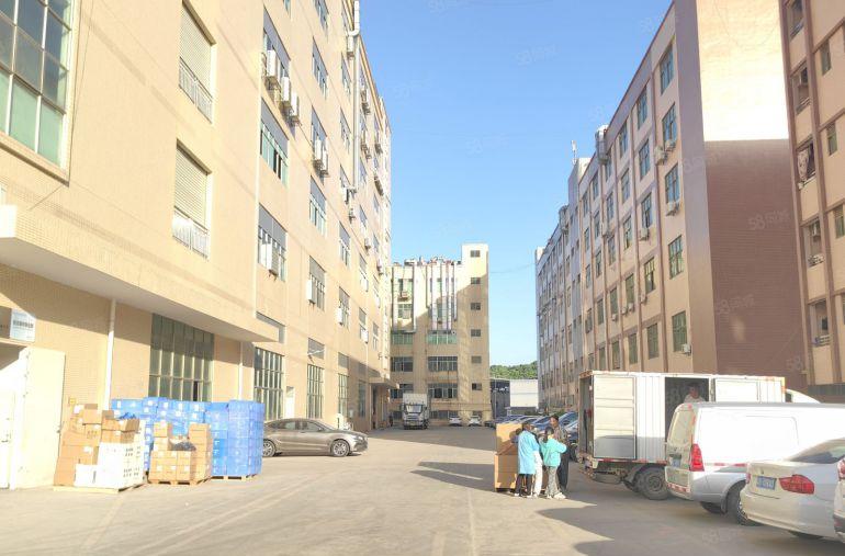 凤岗镇五联靠深楼上精装修1500平园区形象好3吨货梯厂房出租