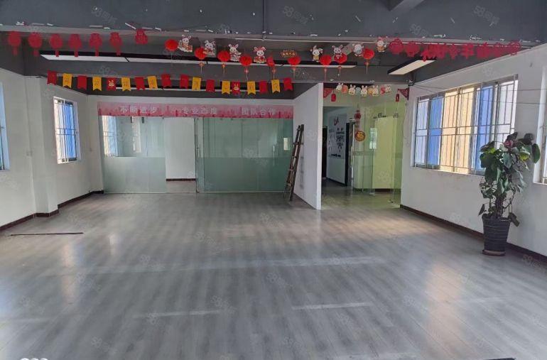 凤岗镇一楼厂房出租注塑模具CNC厂房低价出租7部行车免费使用