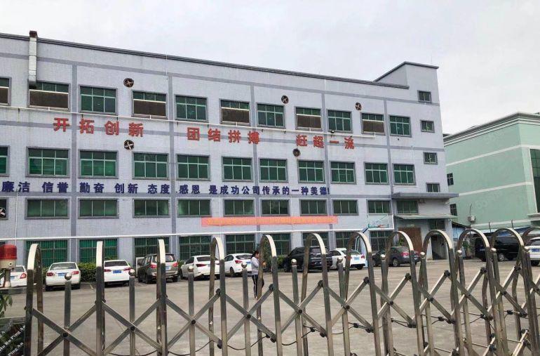 凤岗五联新出楼上1500平厂房仓库出租，现成装修拎包生产