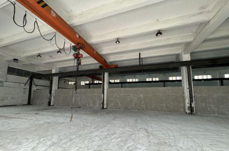 凤岗雁田一楼厂房出租600平带行车花园式厂房空地大水电齐全