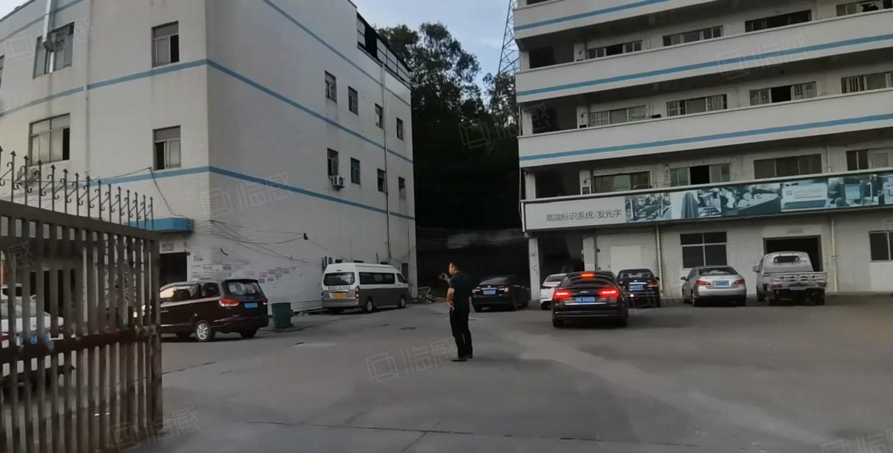 凤岗布心工业区原房东2000平独院一楼仓库厂房可分租可办环评