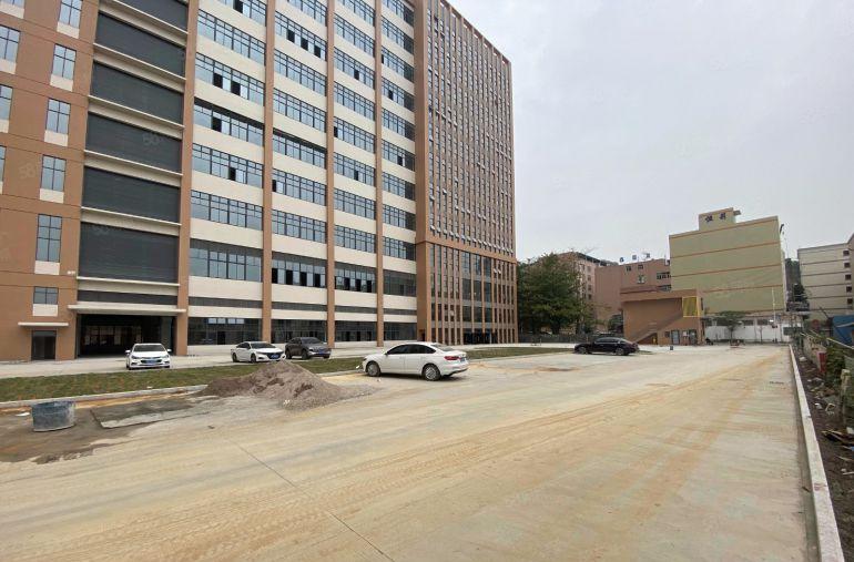 凤岗镇金凤凰工业区原房东全新厂房单层2000平方分租1000