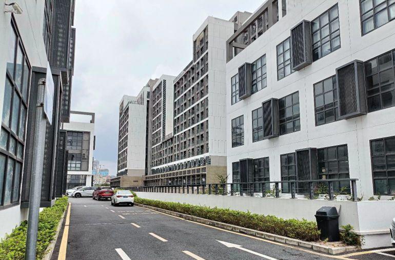 凤岗临深带装修一二楼各2000平厂房仓库出租，水电齐全可分租