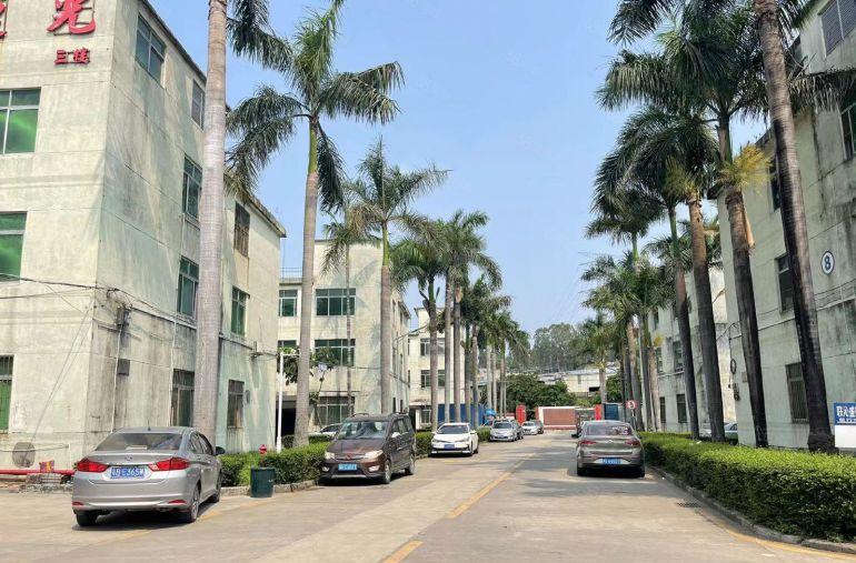 凤岗雁田国企厂房独门独院5500平方厂房3层空地大无分摊出租