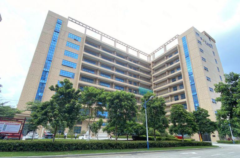 凤岗五联原房东花园式厂房出租，水电齐全