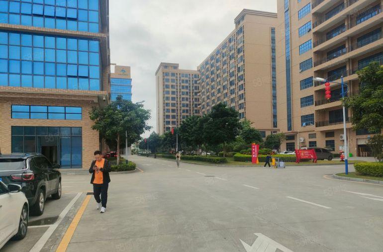 即将空出独栋厂房每层3500平方米）带豪华装修一楼厂房带行车