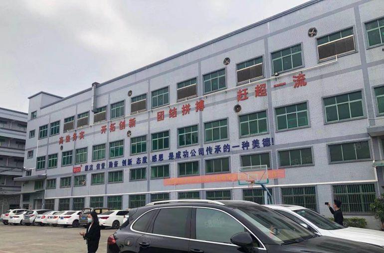 凤岗五联新出楼上1500平厂房仓库出租，现成装修拎包生产