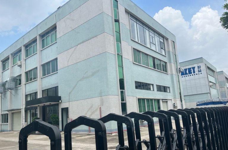 10元出租凤岗靠深圳原房东独院1到3楼各1500平米可分租