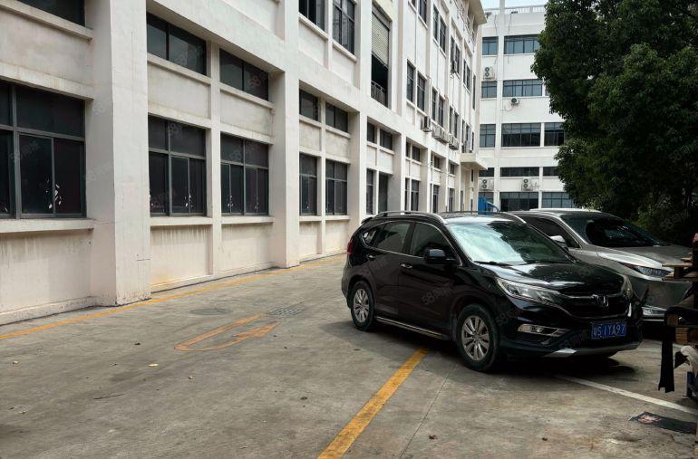 凤岗镇一楼标准厂房出租1800平方原房东实际面积水电齐全出租