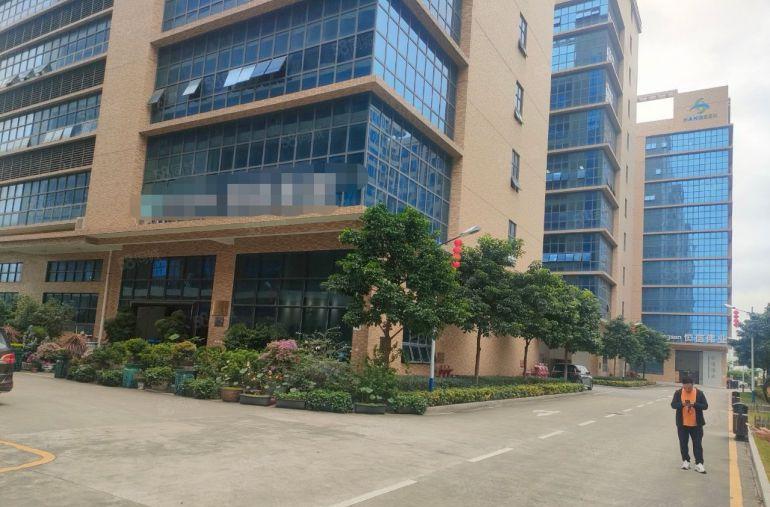 即将空出独栋厂房每层3500平方米）带豪华装修一楼厂房带行车