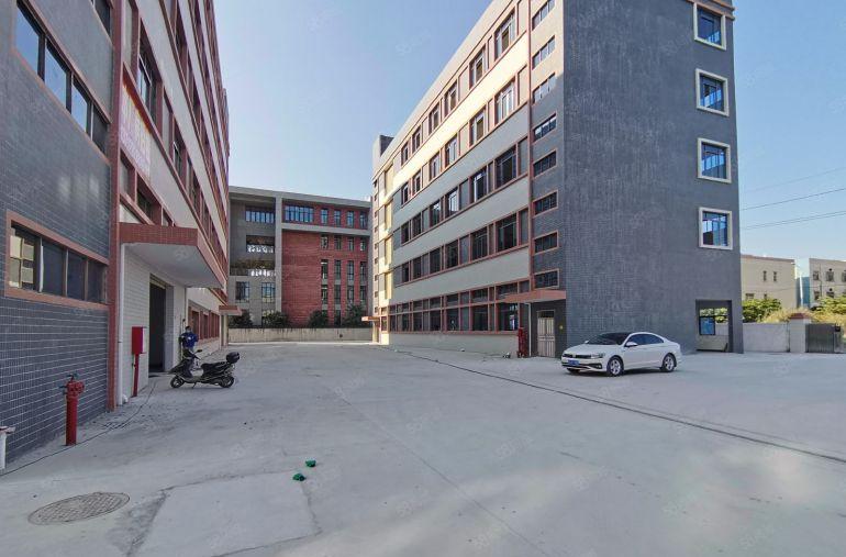 凤岗天堂围原房东独门独院7600平厂房出租空地大精装修